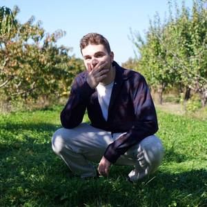 Meet your Posher, Henry